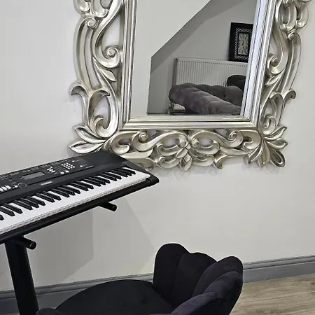 Luxury Four Bedroom House Сasa de vacaciones Bradford (West Yorkshire)
