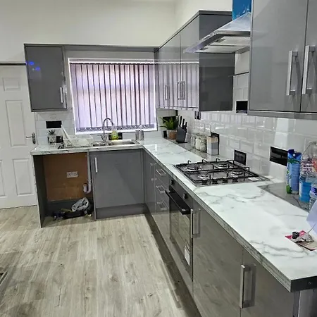 Luxury Four Bedroom House Bradford (West Yorkshire)