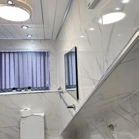 Luxury Four Bedroom House Сasa de vacaciones