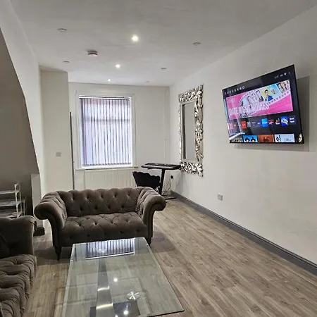 Сasa de vacaciones Luxury Four Bedroom House Bradford (West Yorkshire)