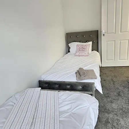 Luxury Four Bedroom House Сasa de vacaciones Bradford (West Yorkshire)