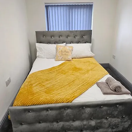 Luxury Four Bedroom House Сasa de vacaciones