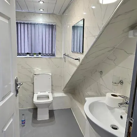 Luxury Four Bedroom House Bradford (West Yorkshire)