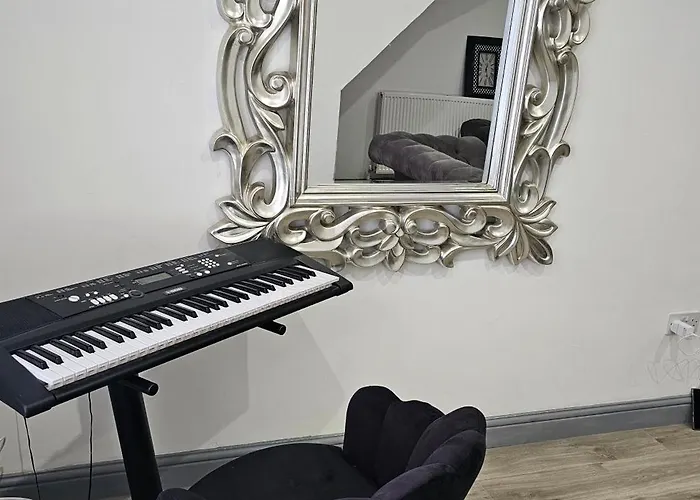 Luxury Four Bedroom House 펜션 브래드퍼드