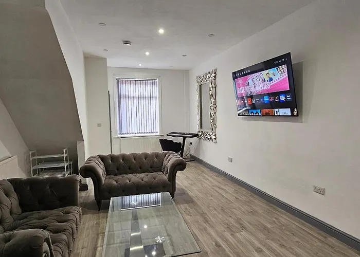 Ferienhaus Luxury Four Bedroom House Bradford (West Yorkshire)