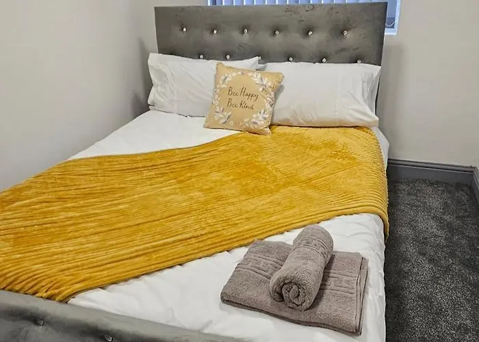 Luxury Four Bedroom House * 브래드퍼드