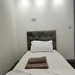 بيت للعطل Luxury Four Bedroom House